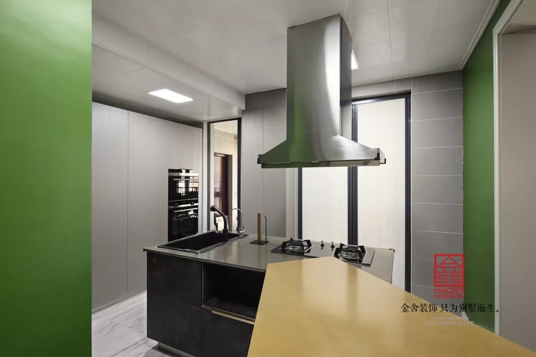 天山九峯210平米輕奢風(fēng)格裝修實景