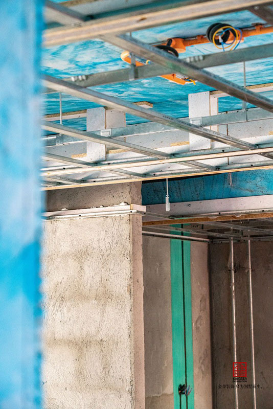 西山林語別墅裝修木工瓦工施工現(xiàn)場(chǎng)