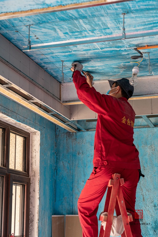 西山林語別墅裝修木工瓦工施工現(xiàn)場(chǎng)