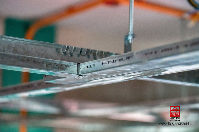 西山林語別墅裝修木工瓦工施工現(xiàn)場(chǎng)